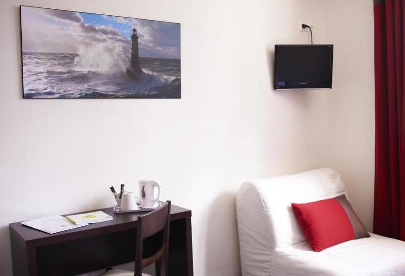 اتاق استاندارد سه نفره, Logis Hotel Chateaubriand
