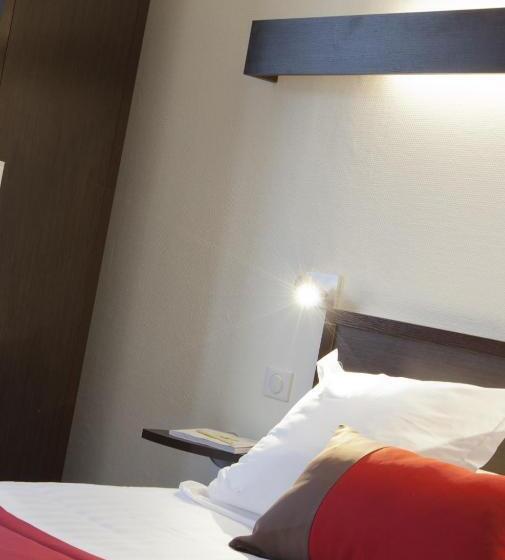اتاق استاندارد سه نفره, Logis Hotel Chateaubriand