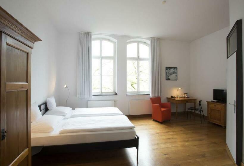 اتاق اکونومی, Mutterhaus Düsseldorf