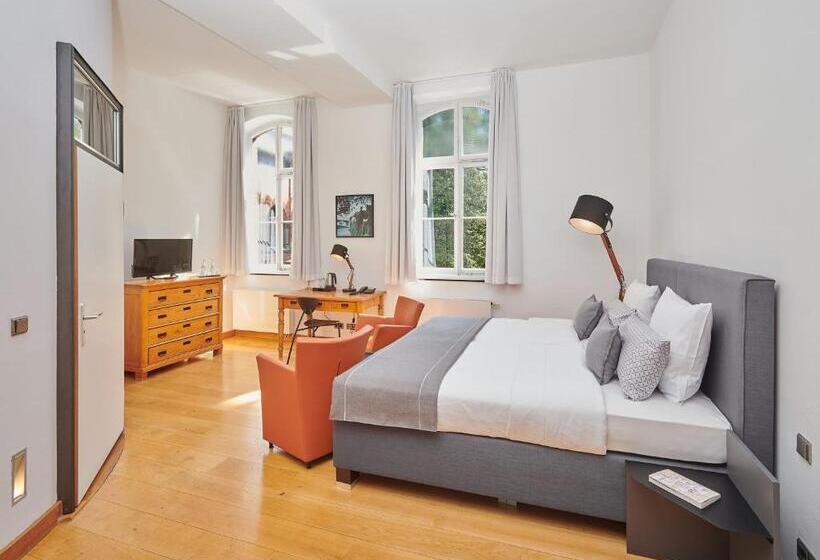 اتاق کلاس بیزنس, Mutterhaus Düsseldorf