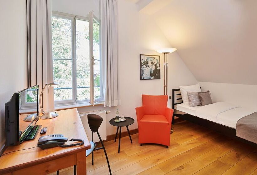 اتاق اکونومی یک تخته, Mutterhaus Düsseldorf