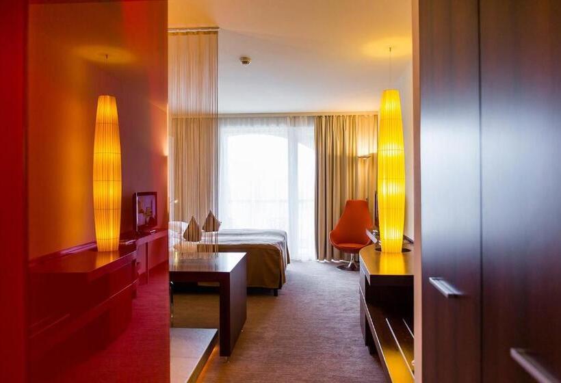 Superior room with lake view, Das Seepark Wörthersee Resort
