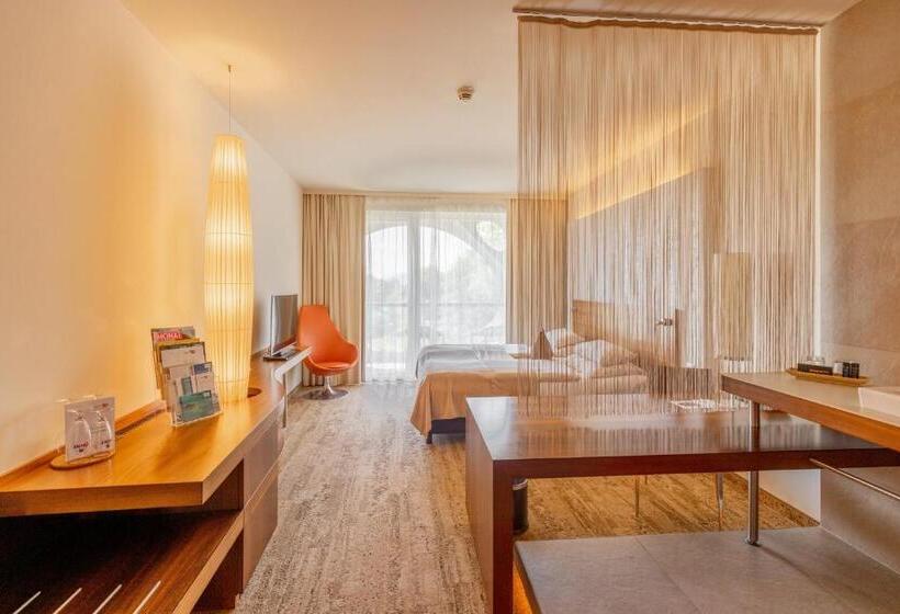 Superior room with lake view, Das Seepark Wörthersee Resort