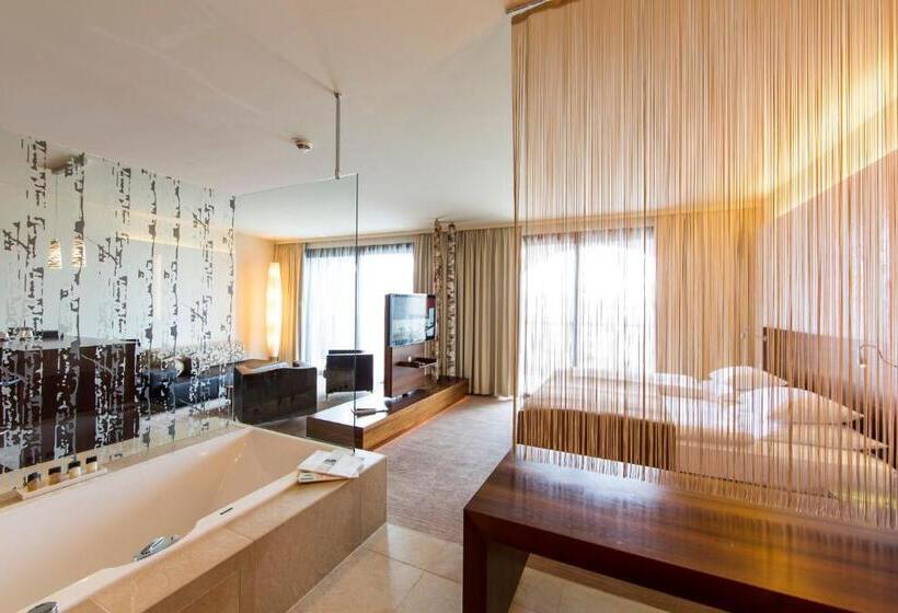 اتاق لوکس با چشم‌انداز دریاچه, Das Seepark Wörthersee Resort