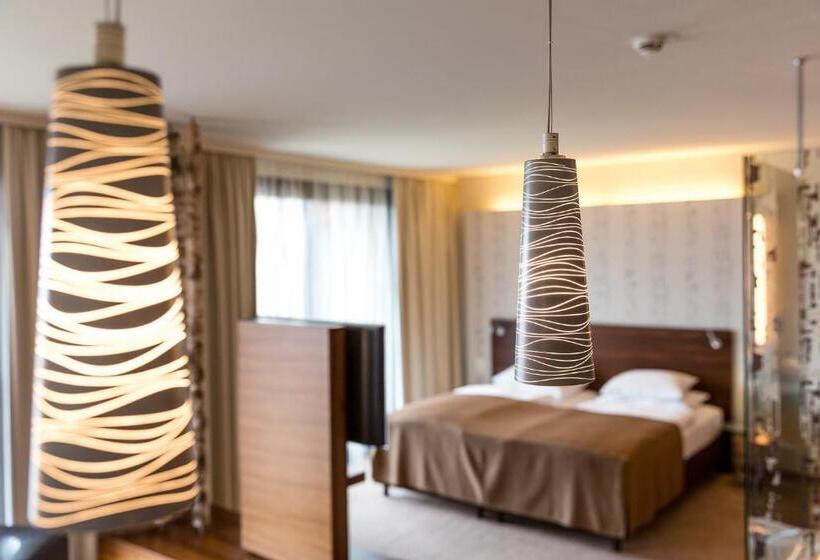 اتاق لوکس با چشم‌انداز دریاچه, Das Seepark Wörthersee Resort