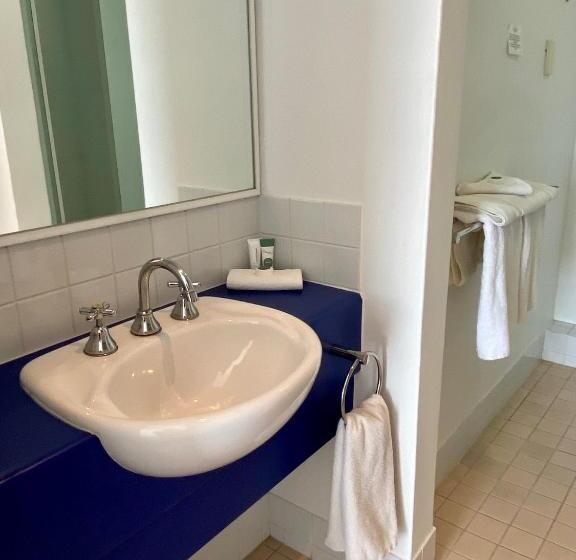 اتاق اکونومی, Ocean Beach Hotel