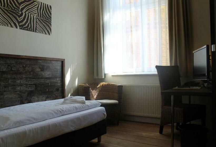 اتاق استاندارد یک نفره, Boutique Hotel Schwarzer Baer
