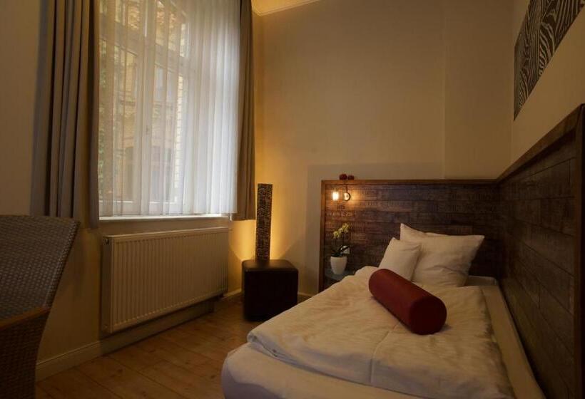 اتاق استاندارد یک نفره, Boutique Hotel Schwarzer Baer