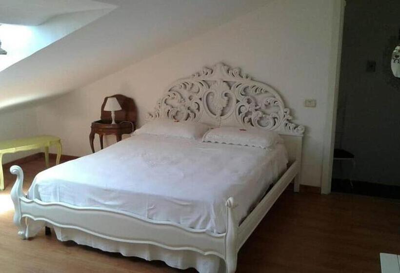 اتاق ساده سه‌ نفره, La Casa Di Milady