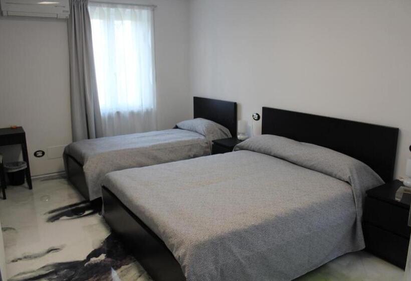 اتاق استاندارد سه نفره, Follow Me B&b