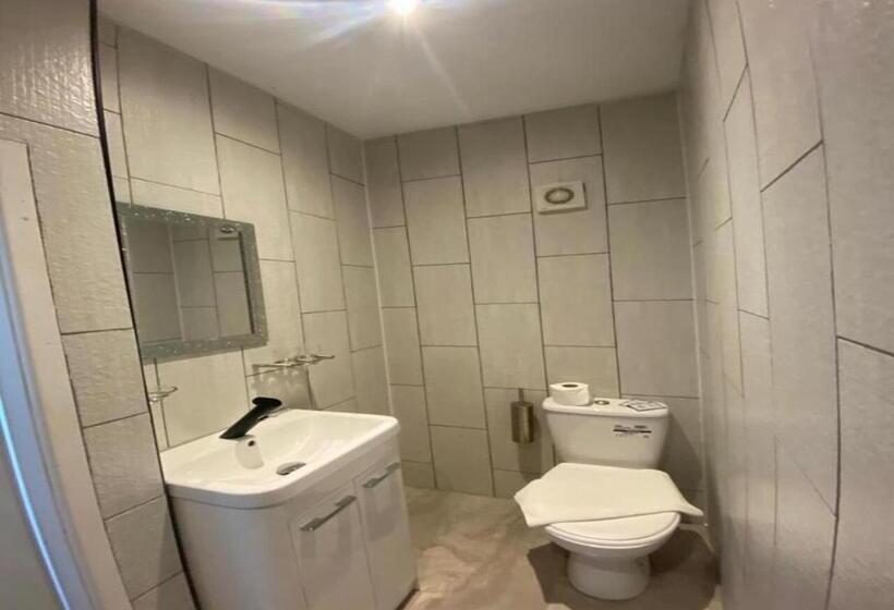 اتاق لوکس چهار تخته, Alexander Hotel Fully Refurbished All Rooms En Suite