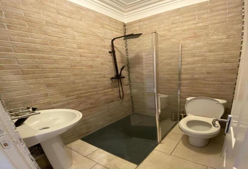 اتاق استاندارد, Alexander Hotel Fully Refurbished All Rooms En Suite