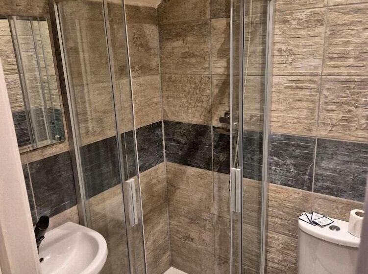 اتاق استاندارد, Alexander Hotel Fully Refurbished All Rooms En Suite