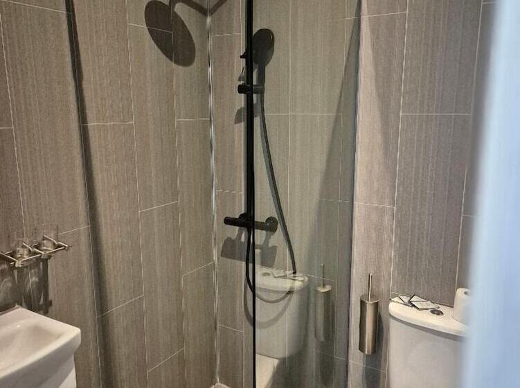 اتاق استاندارد, Alexander Hotel Fully Refurbished All Rooms En Suite