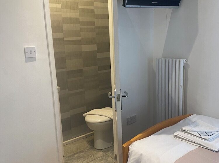اتاق استاندارد یک نفره, Alexander Hotel Fully Refurbished All Rooms En Suite