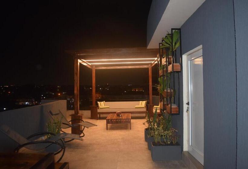 Suite with Terrace, Montecito Apartments