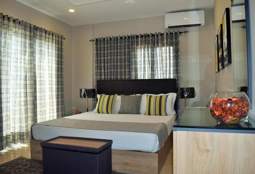 Suite with Terrace, Montecito Apartments