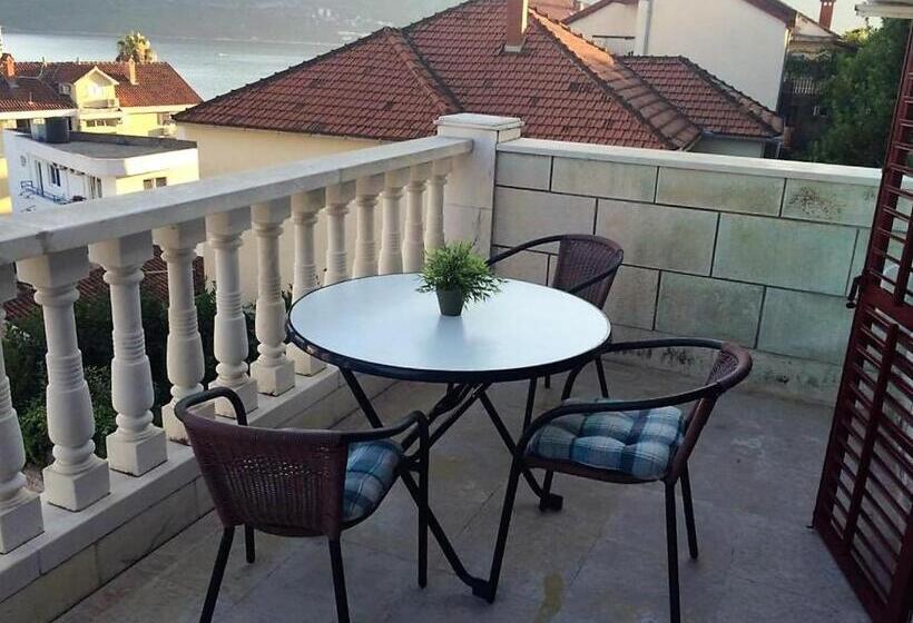 اتاق استاندارد سه تخته با سرویس بهداشتی مشترک, Guest House Vila Eli