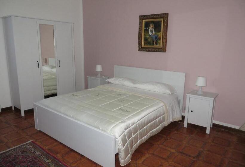 اتاق استاندارد سه نفره, Il Giardino Monticciolo