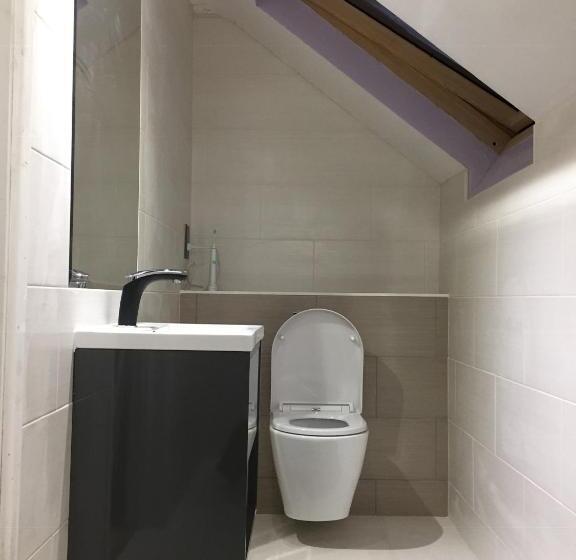 اتاق استاندارد, Private Double Room With New Ensuite Shower Room