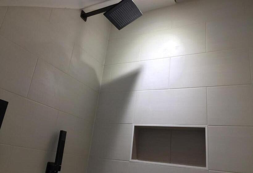 اتاق استاندارد, Private Double Room With New Ensuite Shower Room