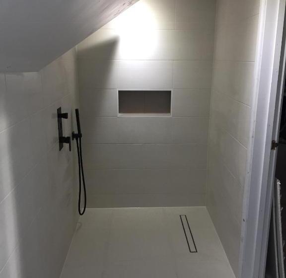 اتاق استاندارد, Private Double Room With New Ensuite Shower Room