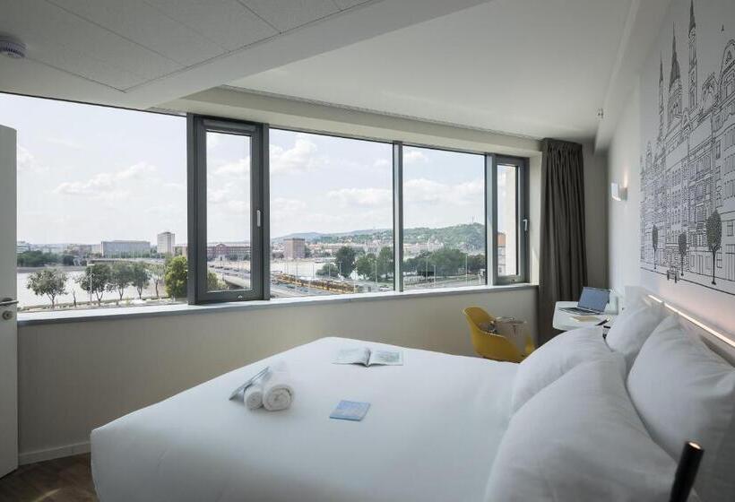 اتاق لوکس چهار تخته, B&b Hotel Budapest City