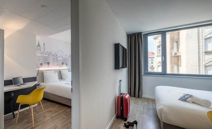 اتاق لوکس چهار تخته, B&b Hotel Budapest City