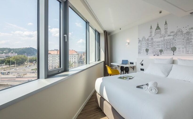 اتاق لوکس چهار تخته, B&b Hotel Budapest City