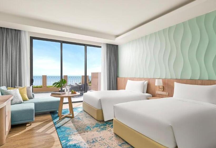 اتاق استاندارد با بالکن و چشم‌انداز دریا, Holiday Inn Resort Ho Tram Beach, An Ihg
