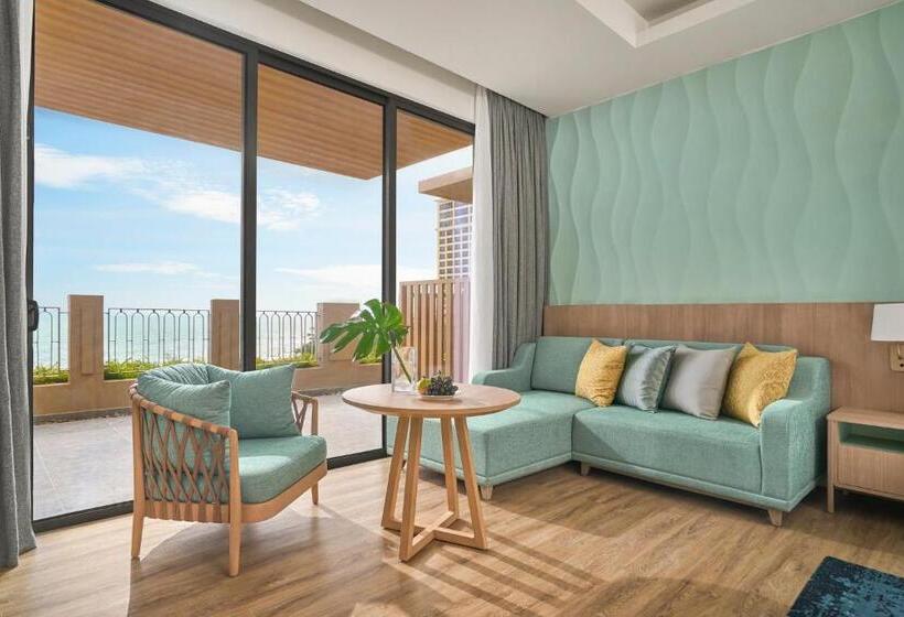 اتاق استاندارد با بالکن و چشم‌انداز دریا, Holiday Inn Resort Ho Tram Beach, An Ihg