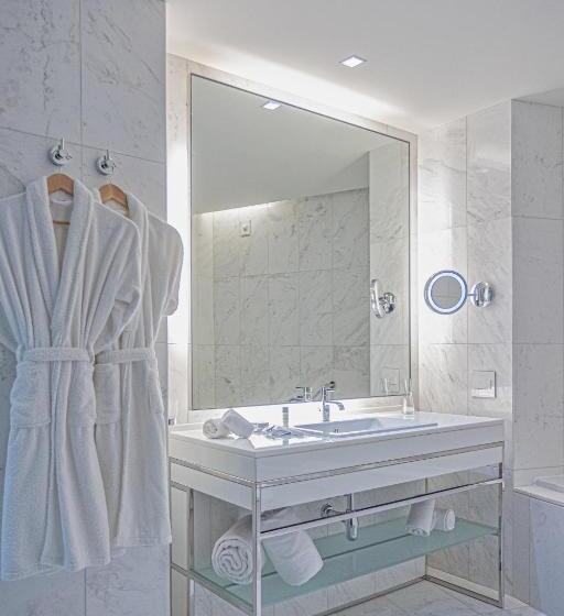 Club Room King Bed, Intercontinental Luanda Miramar, An Ihg