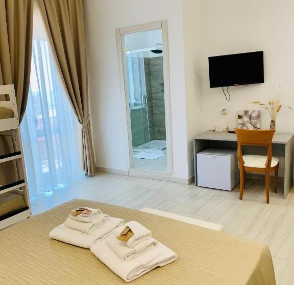 اتاق استاندارد چهار تخته با چشم‌انداز دریا, B&b Birillo