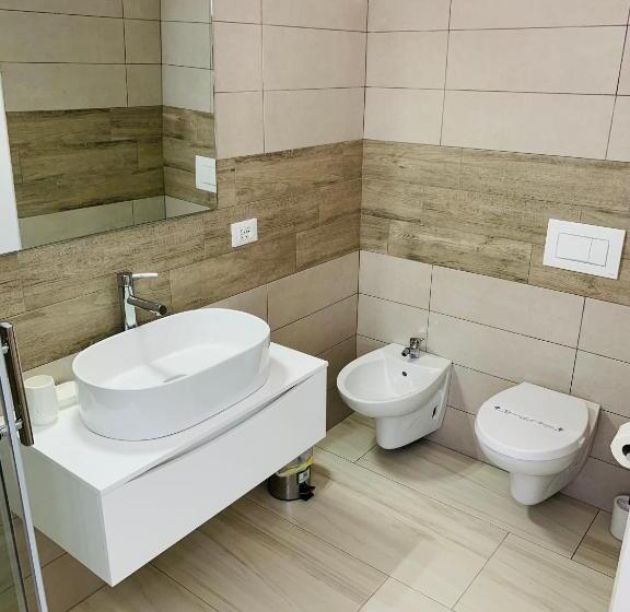 اتاق استاندارد چهار تخته با چشم‌انداز دریا, B&b Birillo