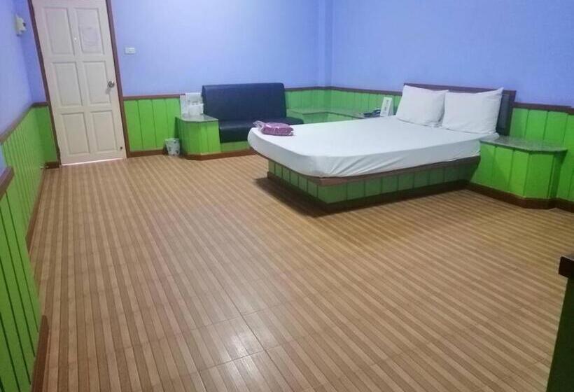 اتاق اکونومی, โรงแรม444