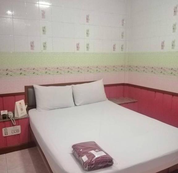 اتاق اکونومی, โรงแรม444