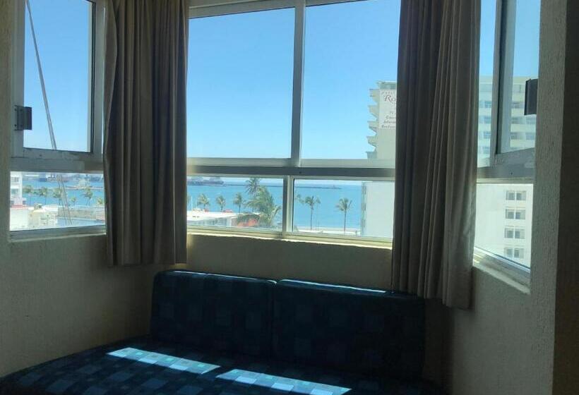 اتاق استاندارد با 2 تخت دوبل, Dorado A Una Calle De Playa Regatas Y El Malecon