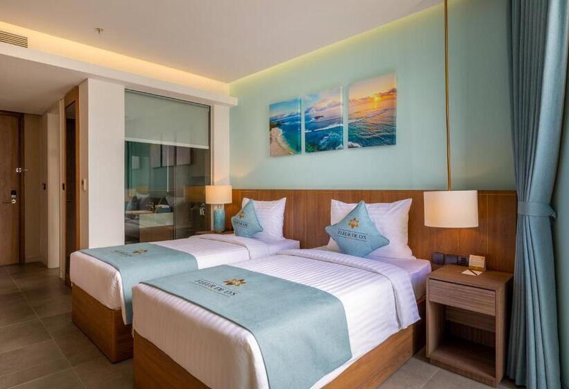 اتاق لوکس با بالکن و چشم‌انداز دریا, Fleur De Lys Hotel Quy Nhon