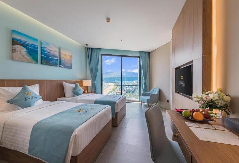 اتاق لوکس با بالکن و چشم‌انداز دریا, Fleur De Lys Hotel Quy Nhon
