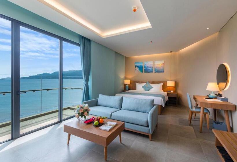 اتاق لوکس با بالکن و چشم‌انداز دریا, Fleur De Lys Hotel Quy Nhon