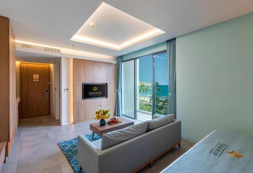 اتاق لوکس با بالکن و چشم‌انداز دریا, Fleur De Lys Hotel Quy Nhon