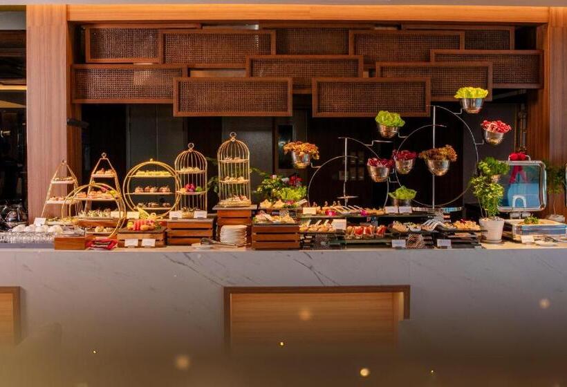 اتاق لوکس با بالکن و چشم‌انداز دریا, Fleur De Lys Hotel Quy Nhon