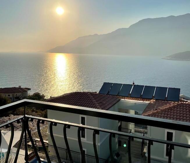 اتاق لوکس با چشم‌انداز دریا, Gumus Peninsula