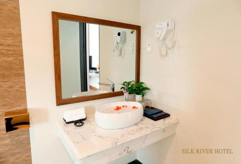 اتاق لوکس, Silk River Hotel Ha Giang