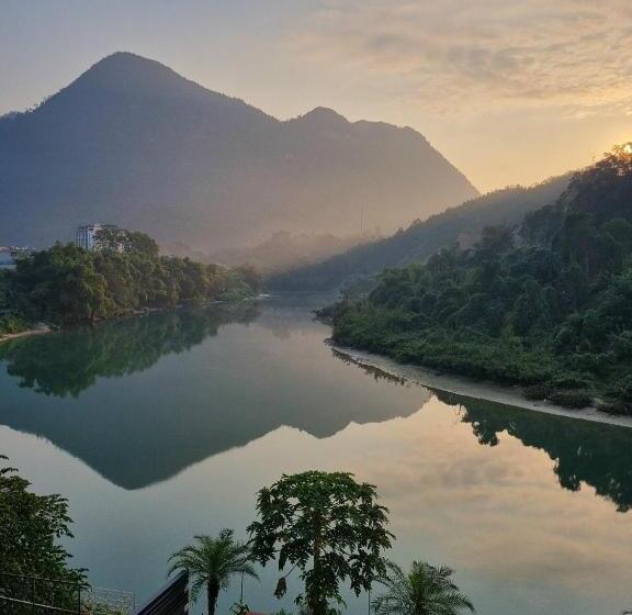 سوئیت با چشم‌انداز رودخانه, Silk River Hotel Ha Giang