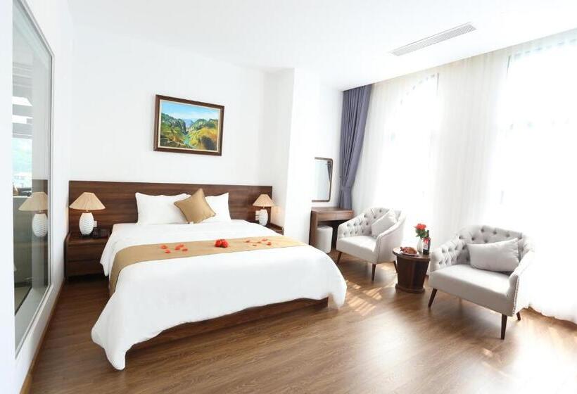 سوئیت با چشم‌انداز رودخانه, Silk River Hotel Ha Giang