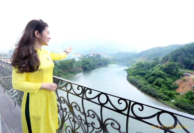 سوئیت با چشم‌انداز رودخانه, Silk River Hotel Ha Giang
