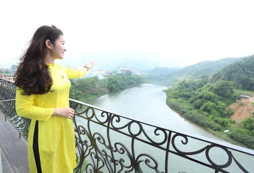 سوییت با چشم‌انداز کوه, Silk River Hotel Ha Giang