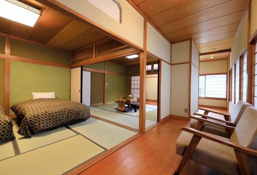 اتاق استاندارد چهار تخته, Yugawara Fuga