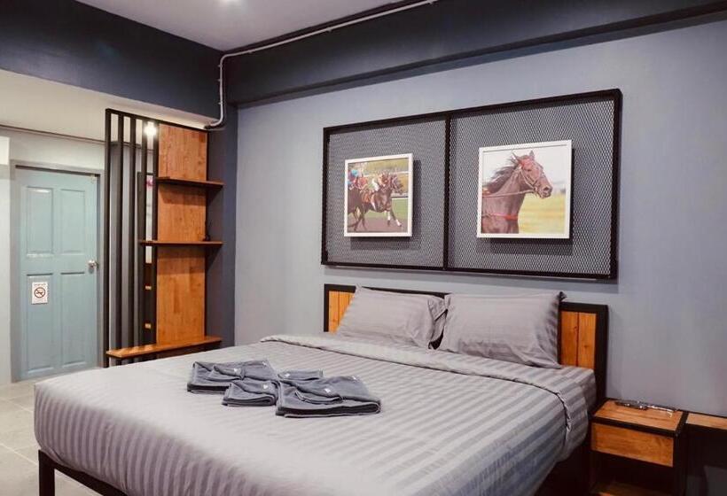 اتاق لوکس با تخت بزرگ, The Stories Resort